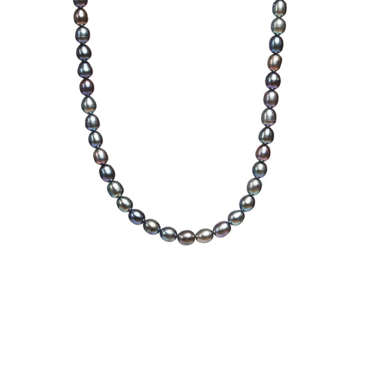 Collier de perles ovales bleu foncé