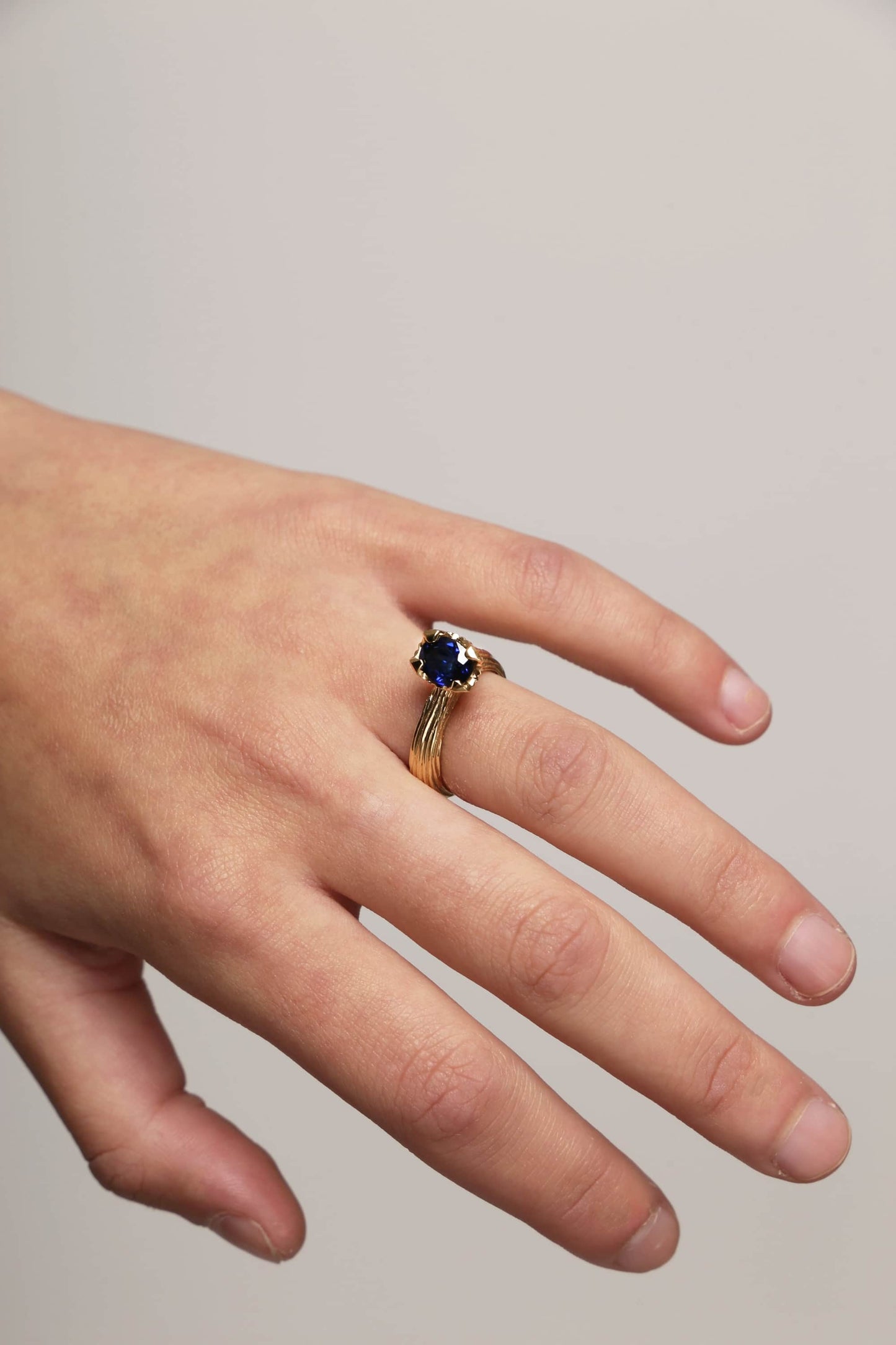 18K Gold Tulip and Sapphire Ring