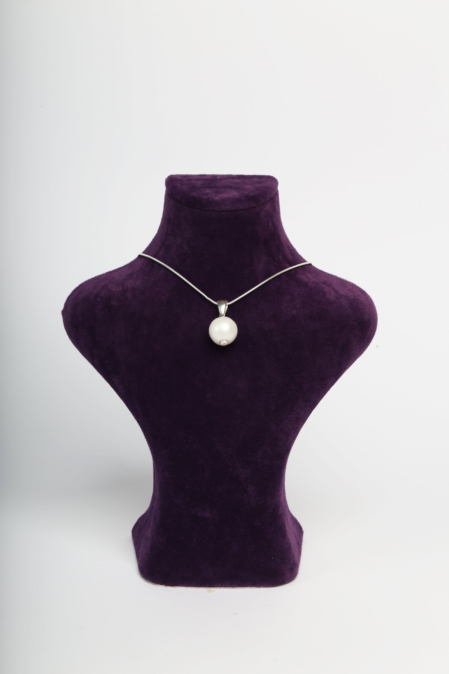 The White Pearl Pendant