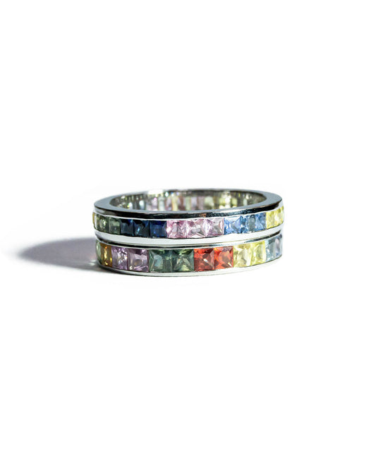 Bague d'éternité saphir fantaisie en or blanc 18 carats