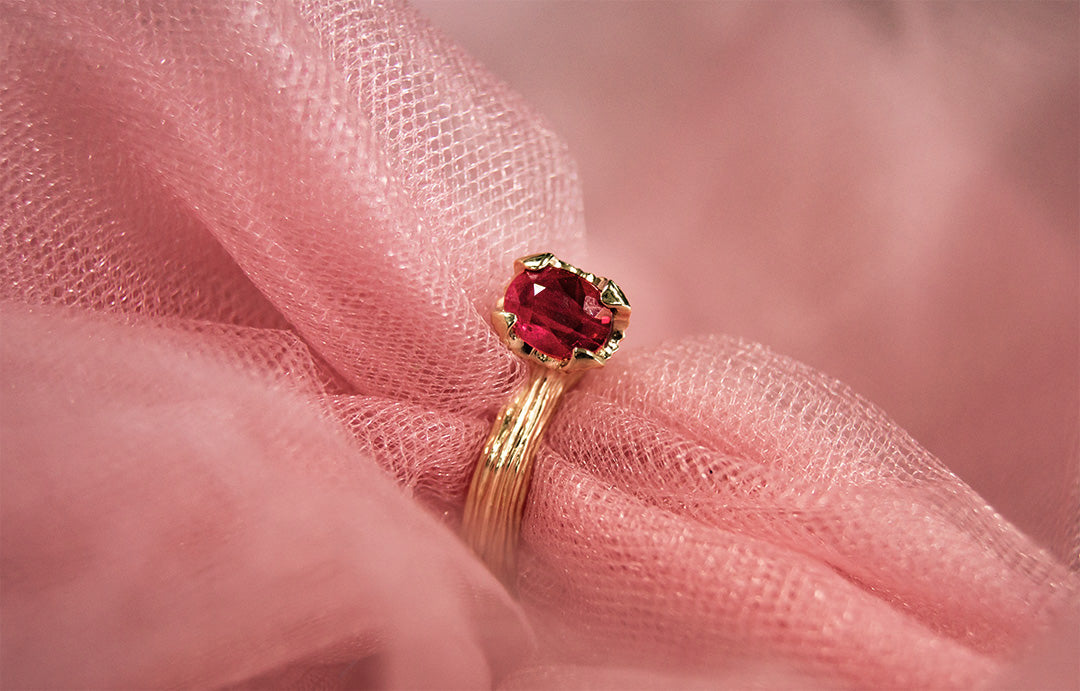 Tulipe | Bague en or jaune 18K et rubis