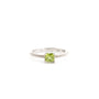 Anillo de peridoto retorcido