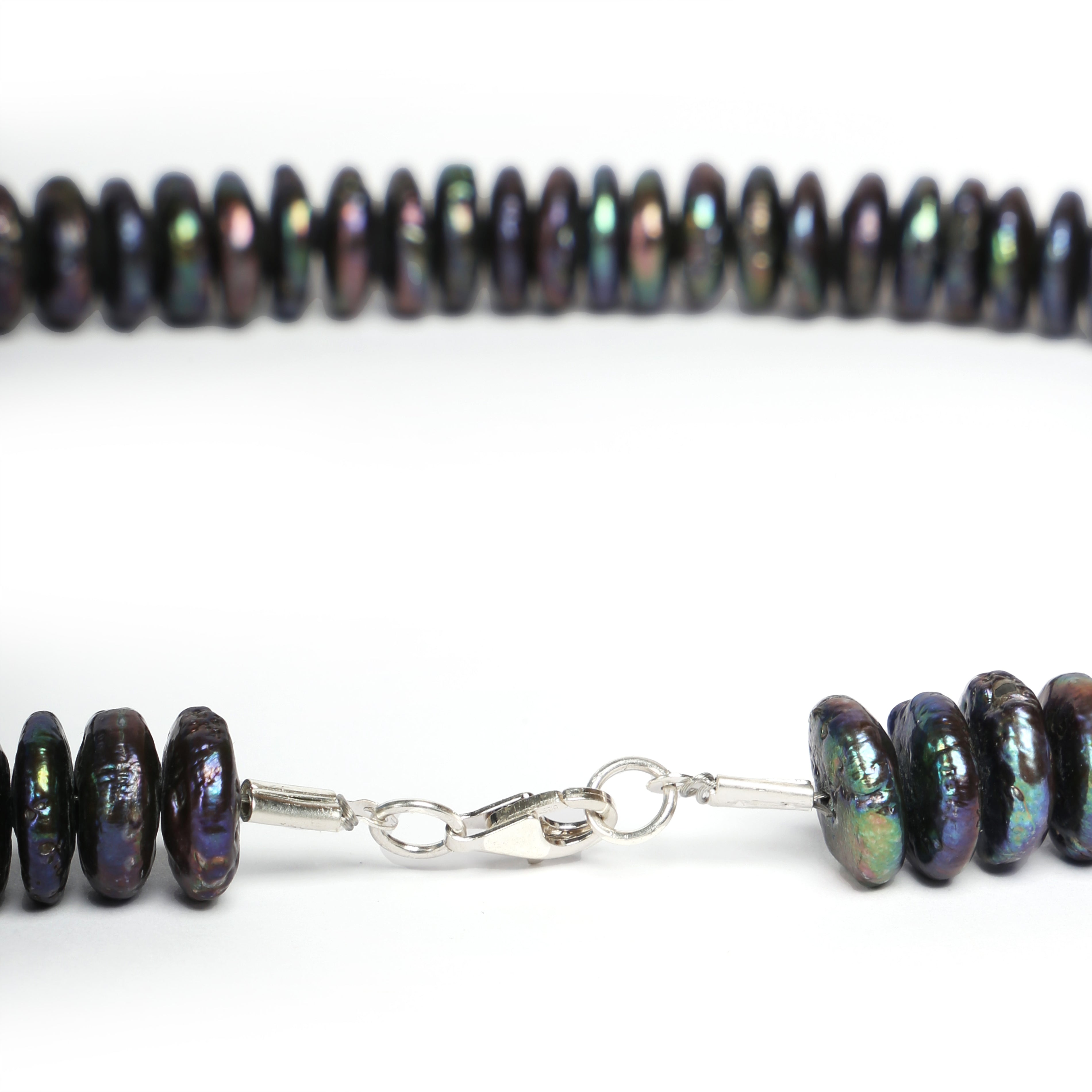 Collier de perles en forme de bouton