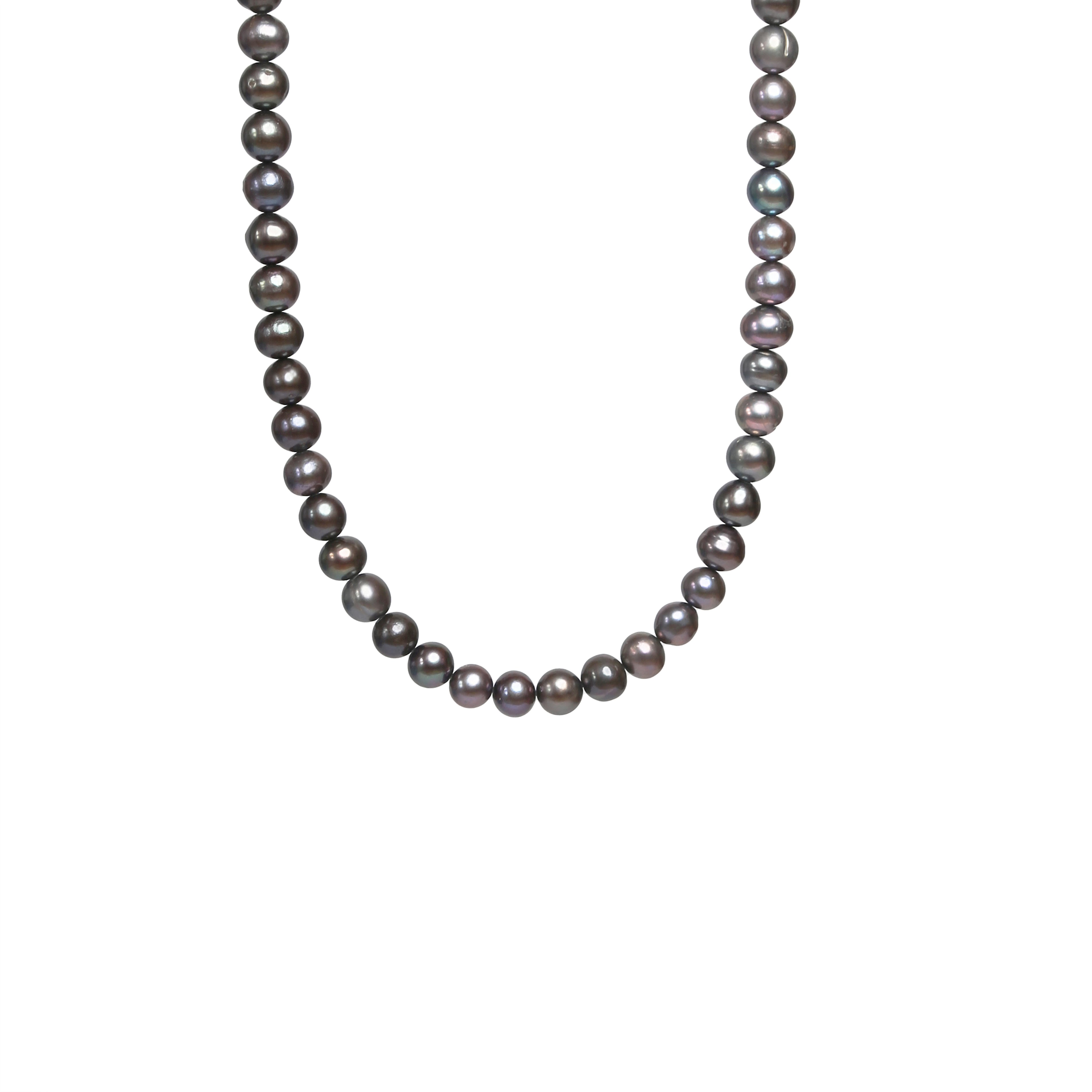 Le collier de perles bleu foncé