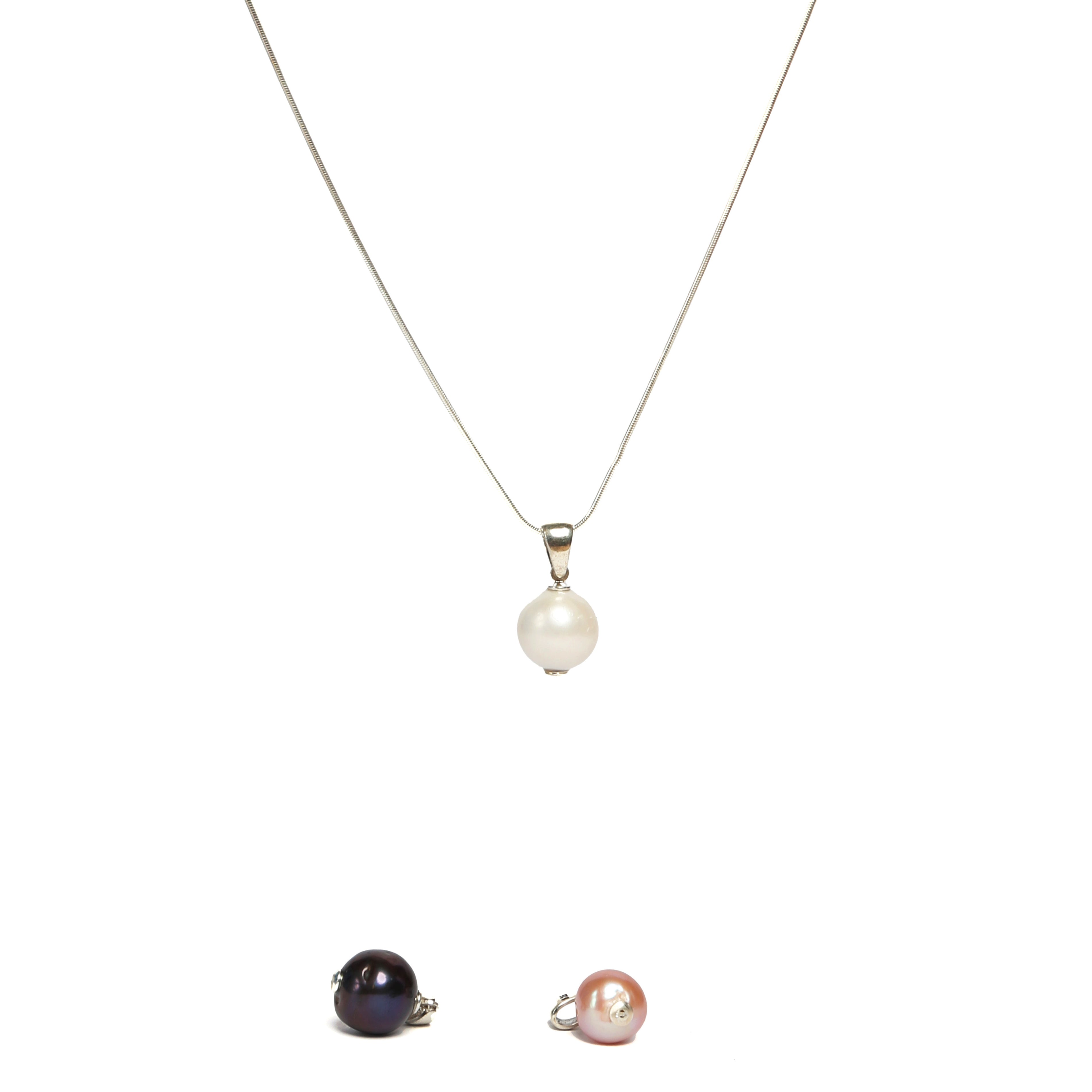 The White Pearl Pendant