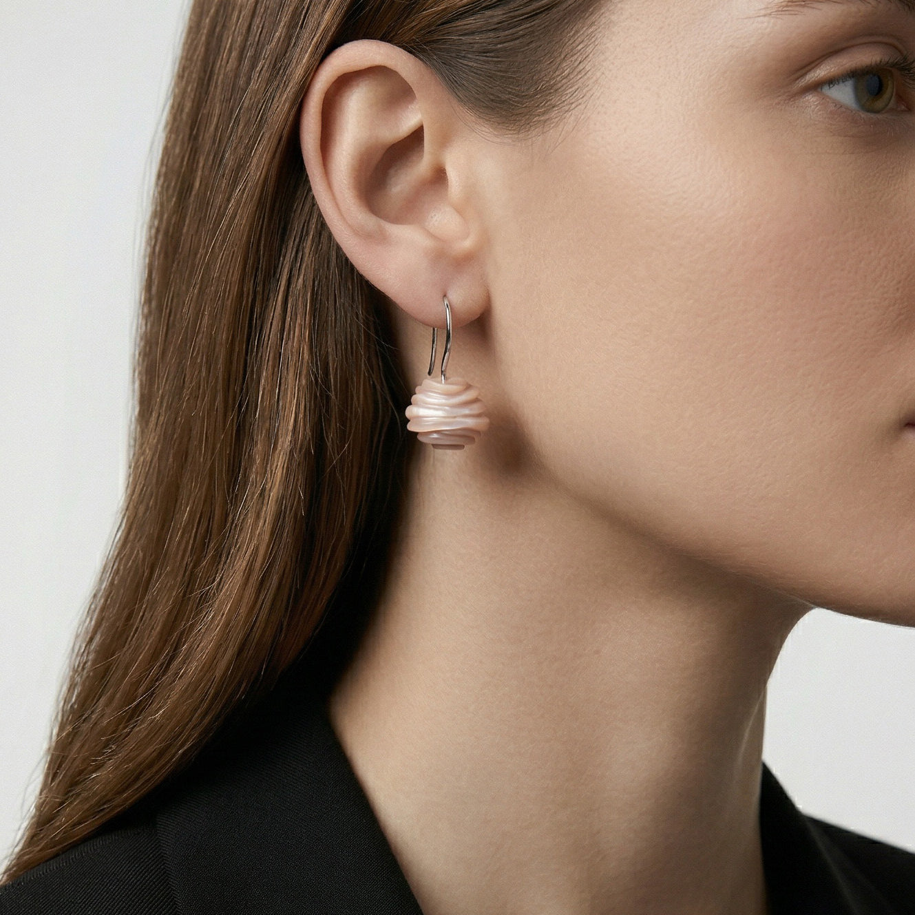 Pendientes de perla tallada | Oro blanco de 18 quilates