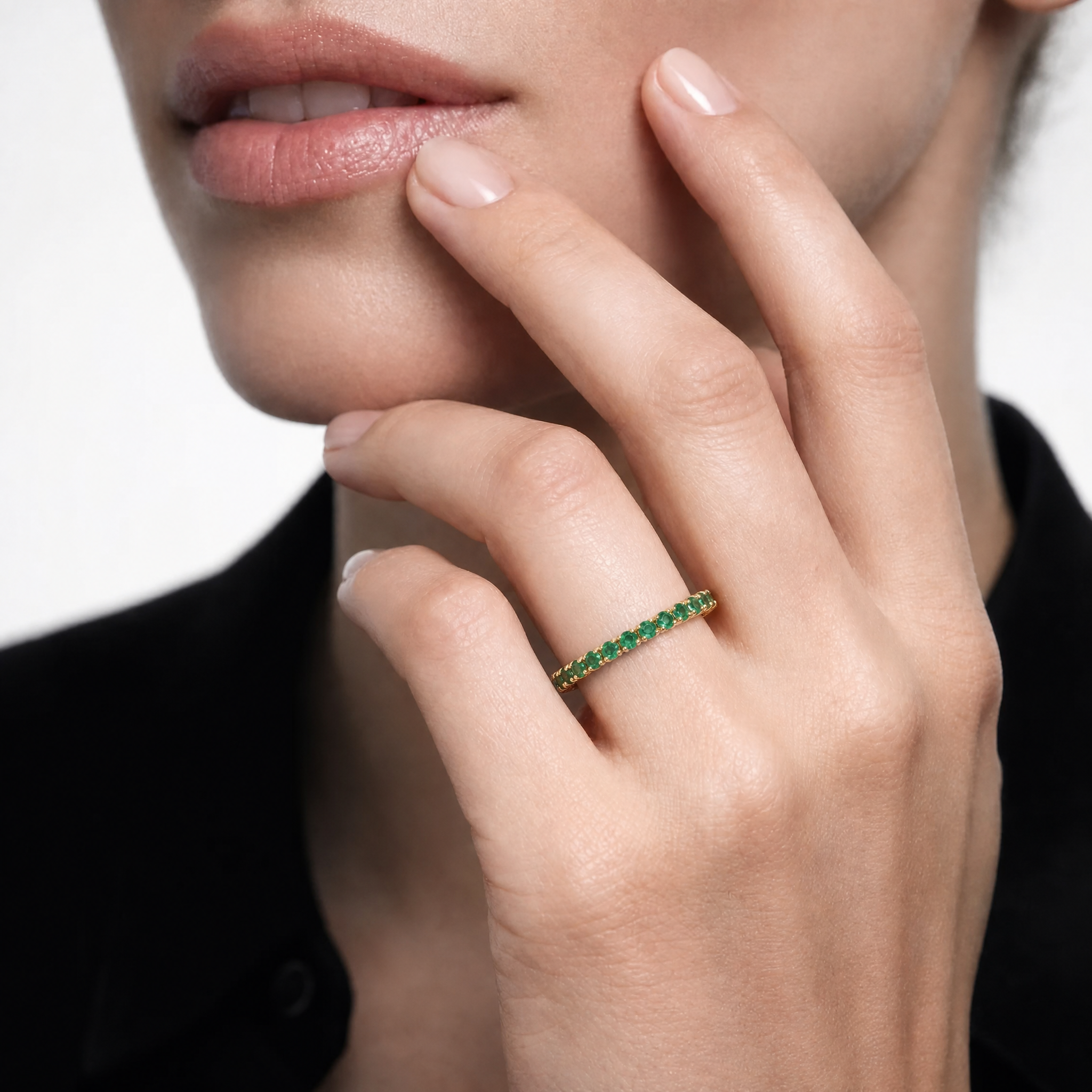 Bague d'éternité émeraude en or 18K