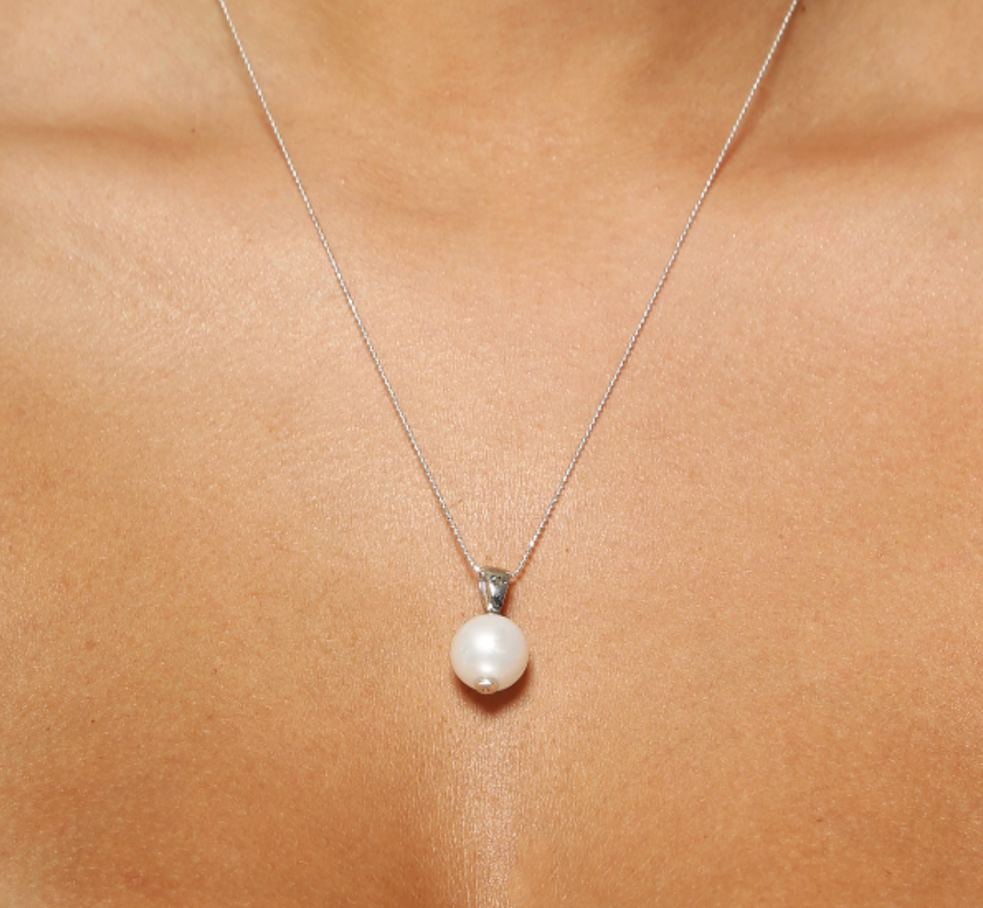 The White Pearl Pendant