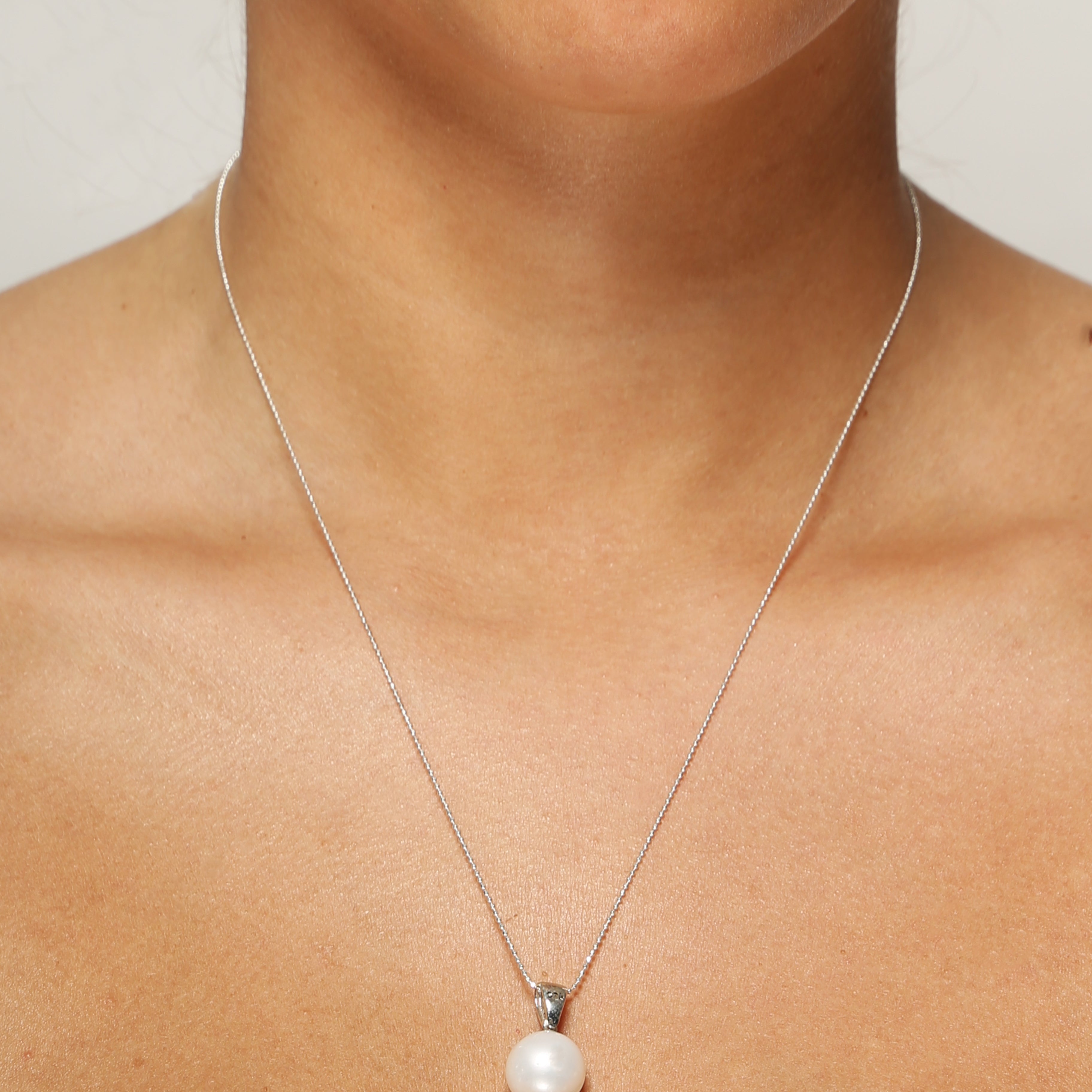 The White Pearl Pendant