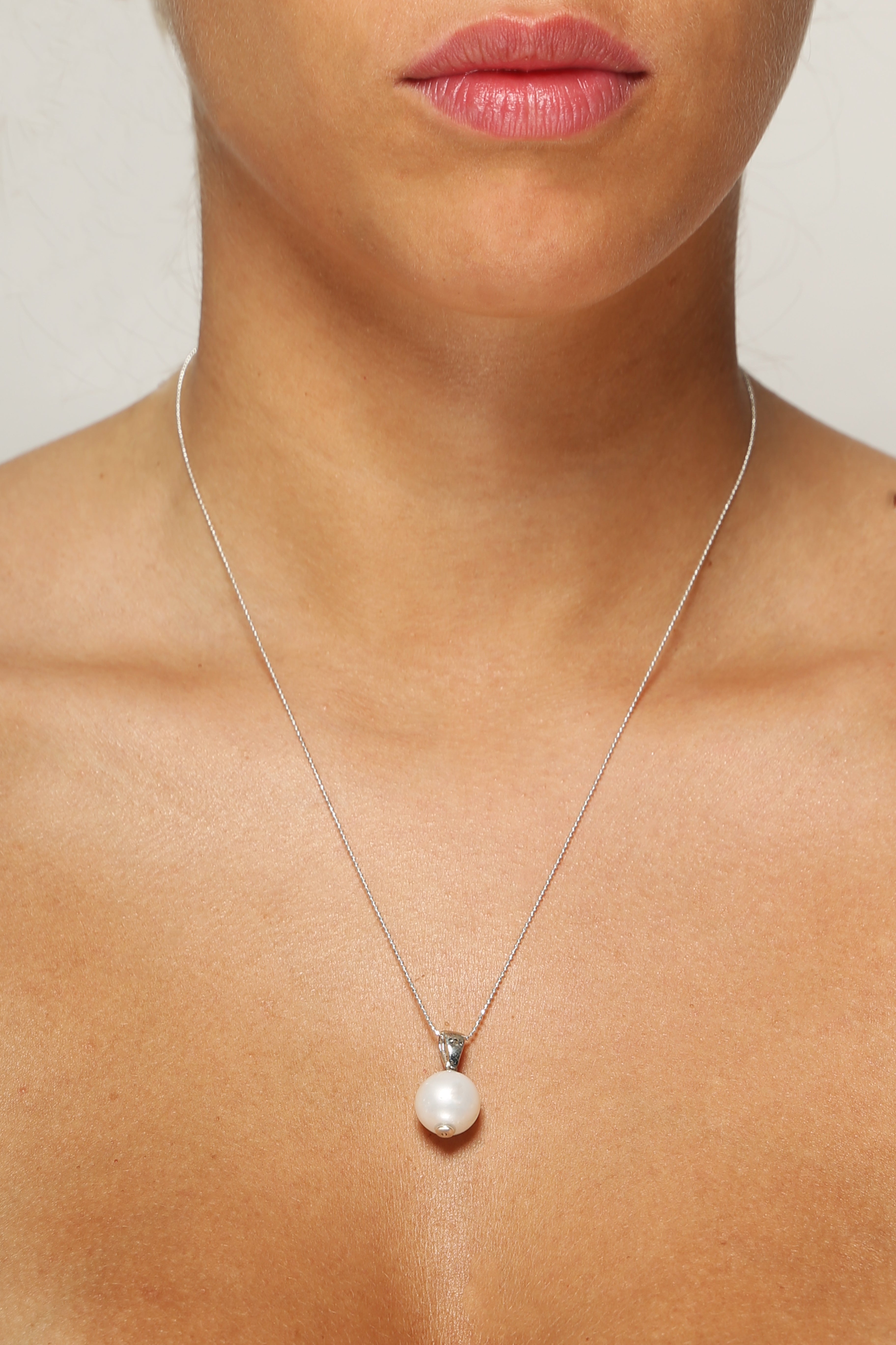 The White Pearl Pendant